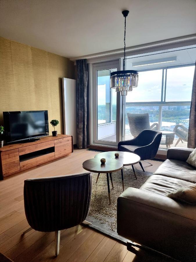 Majestic Golden View Apartment Братислава Екстериор снимка