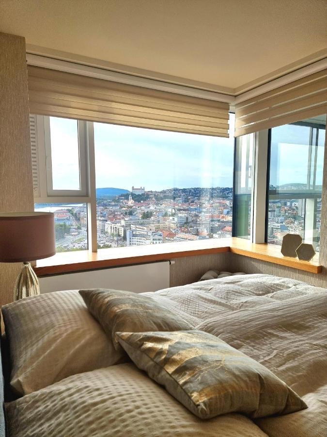 Majestic Golden View Apartment Братислава Екстериор снимка